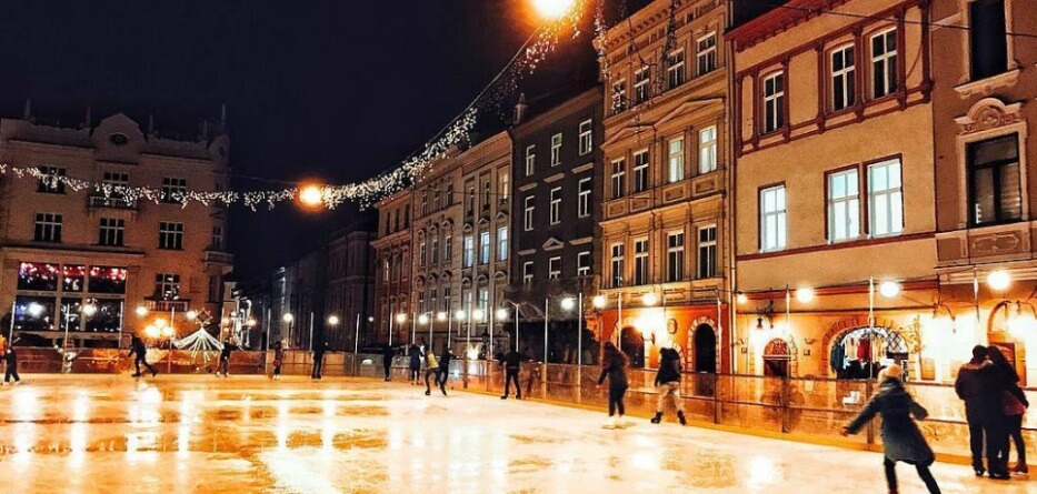 An ice rink was opened on Rynok Square. Prices, schedule and other locations